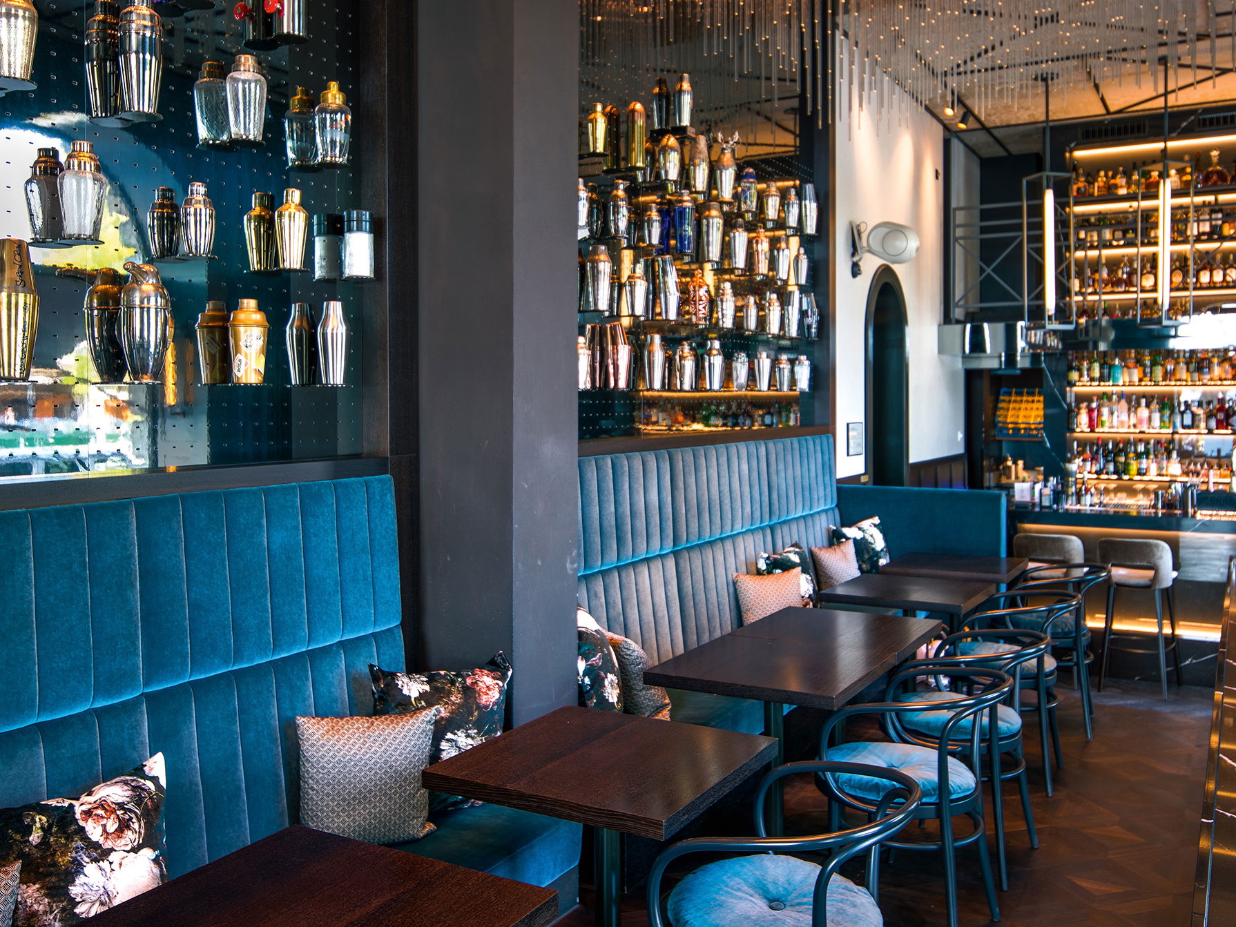 Dirk Hany hat mit der «Bar am Wasser» einen echten Hotspot für Cocktailliebhaber in Zürich kreiert.&nbsp;Die Künste von Hany und seinem Team am Shaker sind international und brillant.