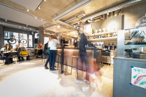 Das «Daiii» ist ein Treffpunkt von Food-Fans und Velo-Begeisterten. Das Café im&nbsp;Zürcher Enge-Quartier bietet ein einzigartiges Erlebnis mit einem bunten Angebot an hervorragenden Poke Bowls.