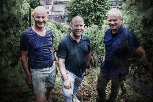 Rico Lüthi, Jonas Ettlin und Alain Schwarzenberg teilen sich zwar den Keller, ihre Lagen jedoch unterscheiden sich durchaus, was zu sehr unterschiedlichen, eigenständigen Weinen führt.