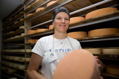 Kreis: 2003 erweckten Mirjam und Reto Gobba-Wyrsch die alte Tradition wieder zum Leben: in der&nbsp;Horu-Käserei.