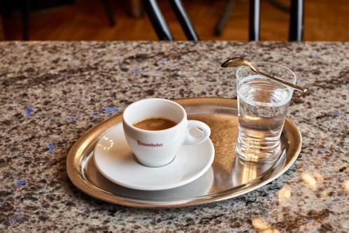 Kaffeespezialität: Kleiner Schwarzer.