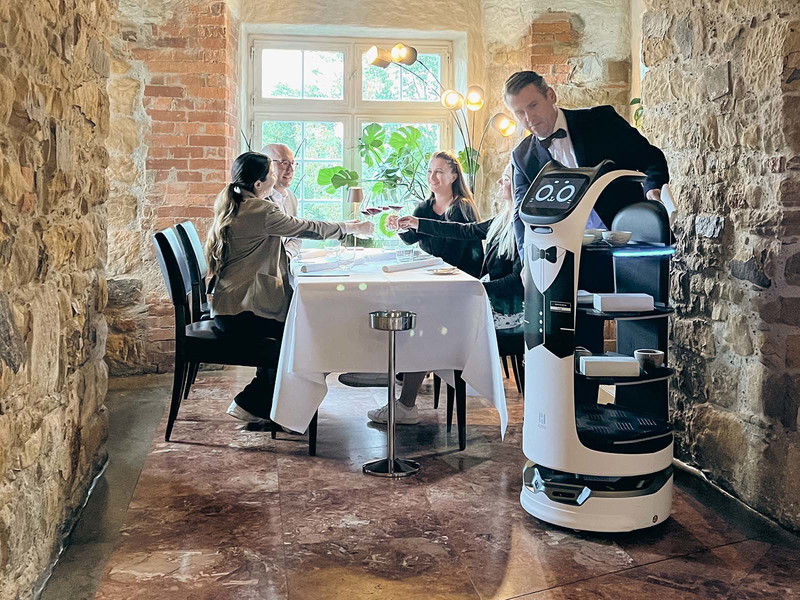 'Luigi' supports the service staff in the Germany's Schloss Filseck&nbsp;restaurant.