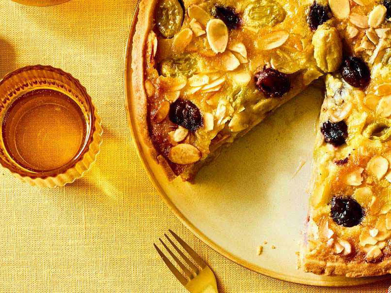 Trauben-­Mandel-Tarte mit Schokoladeeis