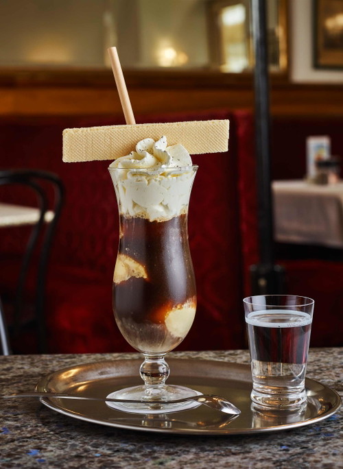 Kaffeespezialität: Wiener Eiskaffee.