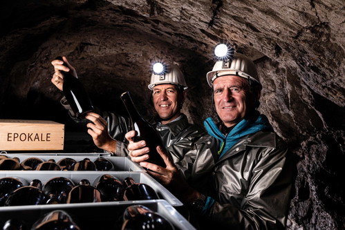 &nbsp;Wolfgang Klotz (Links) Marketingleiter und Willi Stürz (Kellermeister) der Cantina Tramin