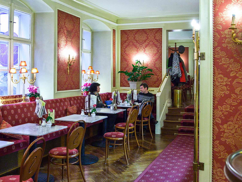 Das Innsbrucker »Café Sacher« rentiert sich nicht mehr.