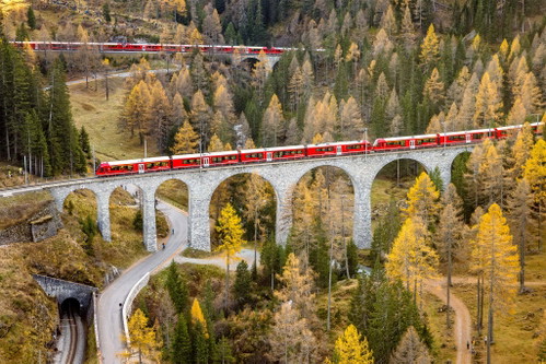 Das Gewicht des Rekordzuges, der mit rund 30 bis 35 km/h unterwegs war, betrug rund 2'990 Tonnen.