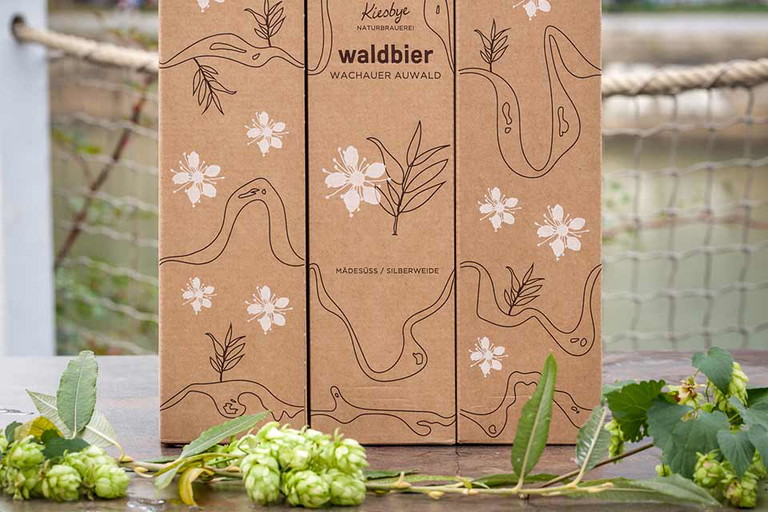 Waldbier Jahrgang 2022 Edition »Wachauer Auwald - Echtes Mädesüß &amp; Silberweide«.
