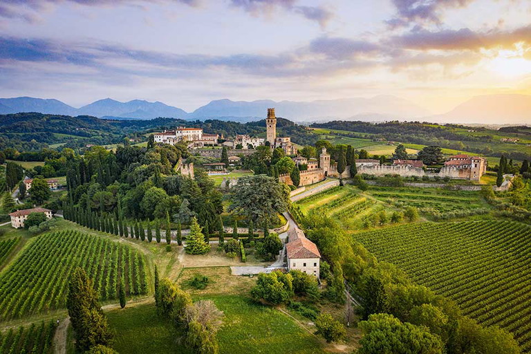 Die Burg Castello San Salvatore in Susegana in der Provinz Treviso in Venetien.