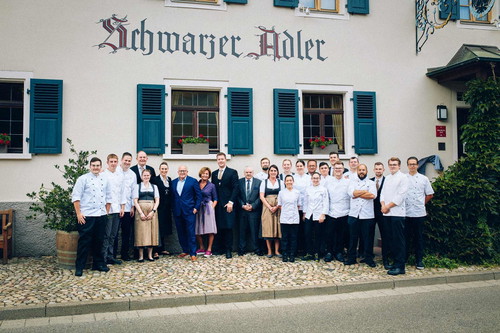 Teamwork wird großgeschrieben im »Schwarzen Adler«:&nbsp;Viele Stammkräfte bleiben Dekaden, nicht Jahre.