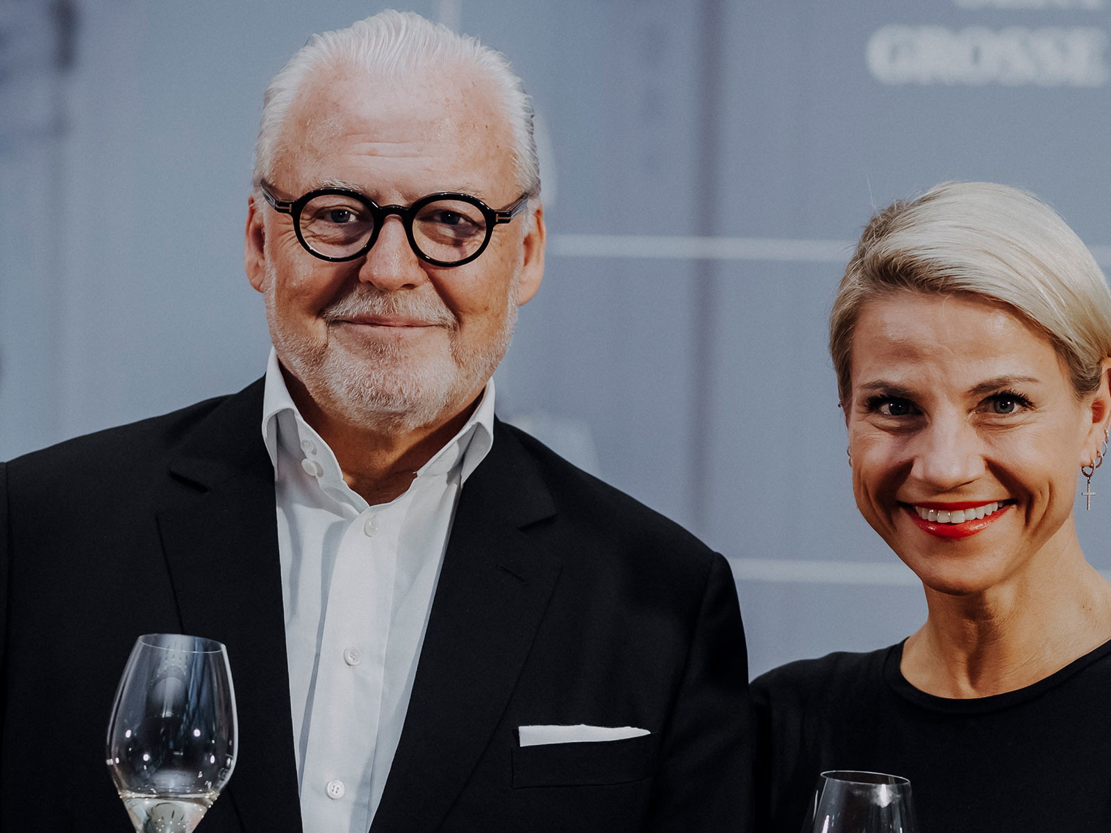 Wolfgang Rosam wurde in sein neues Ehrenamt eingeführt und übernahm dabei die Staffel von der Intendantin und Schauspielerin Kristina Sprenger.