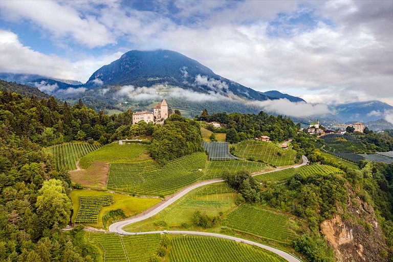 Das mittlere Etschtal Tisens bei Wehrberg in Südtirol.