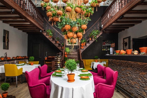 Die junge Sterneköchin Marie Robert entführt Restaurant-Besucher in eine andere Welt. Das ausgefallene Interieur wechselt jährlich.