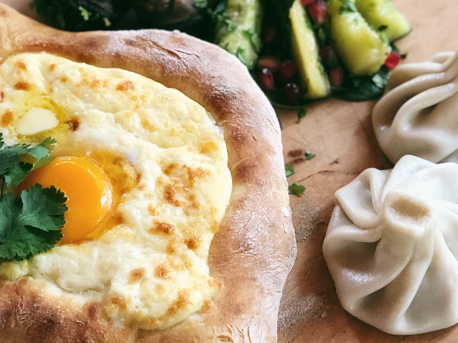 Das »Tsomi« bringt georgische Spezialitäten wie »Khachapuri« oder »Khinkali« auf die Teller seiner Gäste.&nbsp;