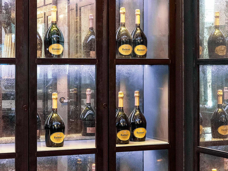 Im »Balthazar« in Kopenhagen gehört die Bühne den Champagnerflaschen.
