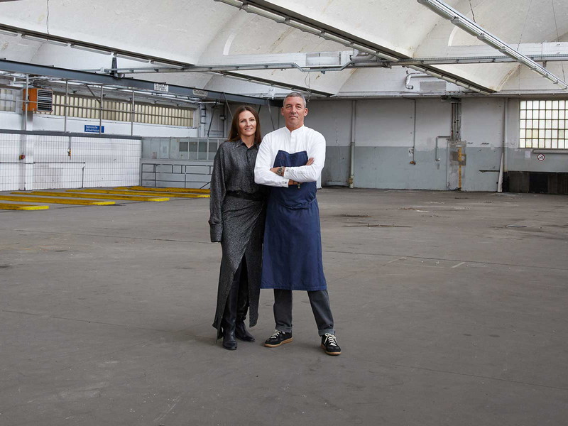 Die Gastgeber Barbara Eselböck und Alain Weissgerber in der Location