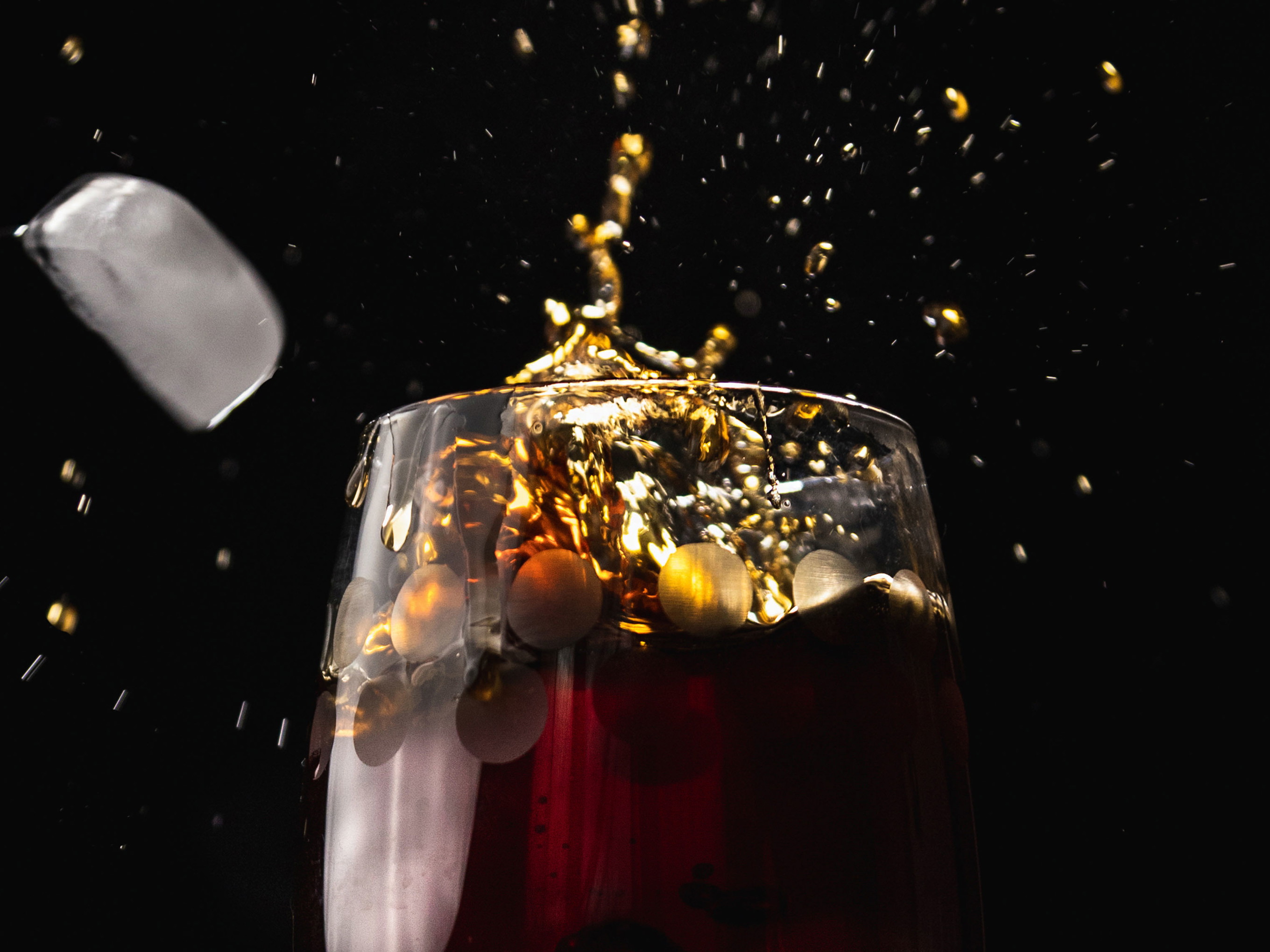 Wenn man Kaffee und Wasser Zeit gibt, damit sie, gut gekühlt, eine langfristige Beziehung miteinander eingehen können, wird man mit Aromen belohnt, wie man sie der Bohne gar nicht zugetraut hätte.