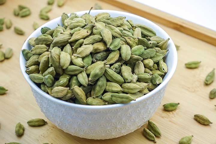 Unverzichtbar vom Kaffeegewürz bis zur&nbsp;Lamm-Tajine: Kardamom-Kapseln gehören zu&nbsp; den typischen und traditionellsten Gewürzen&nbsp;der arabischen Welt.