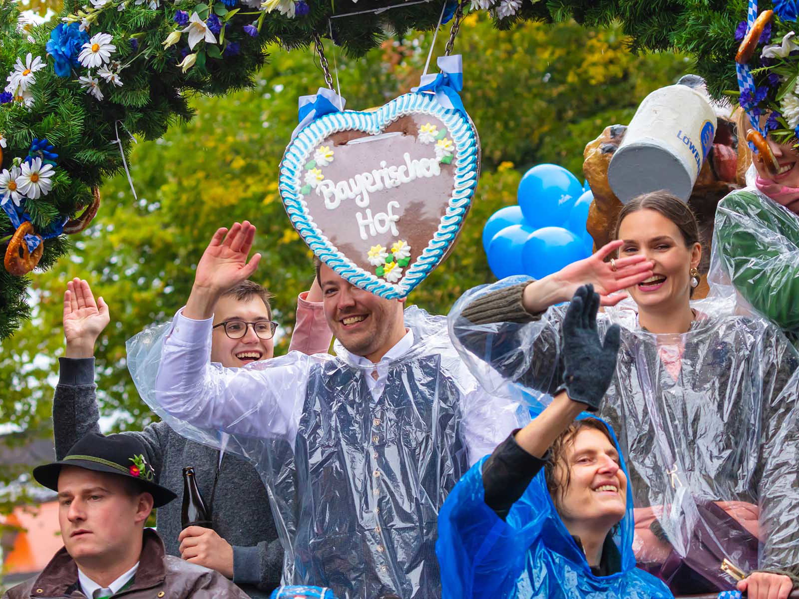 Das regnerische Wetter sorgte 2022 für weniger Wiesnbesucher als erwartet.