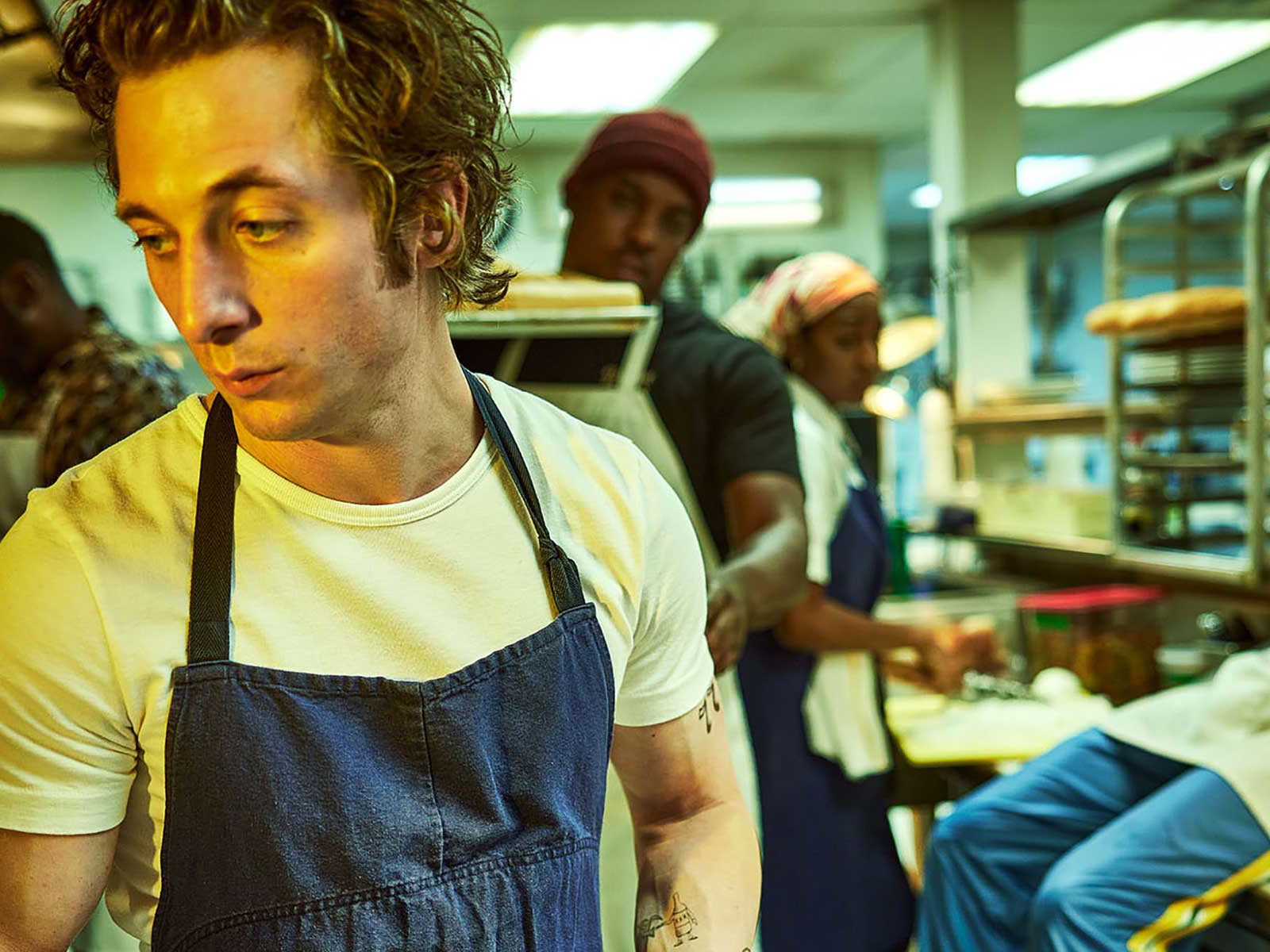 Carmy gespielt von Jeremy Allen White muss sich in seiner neuen Küche erst beweisen.