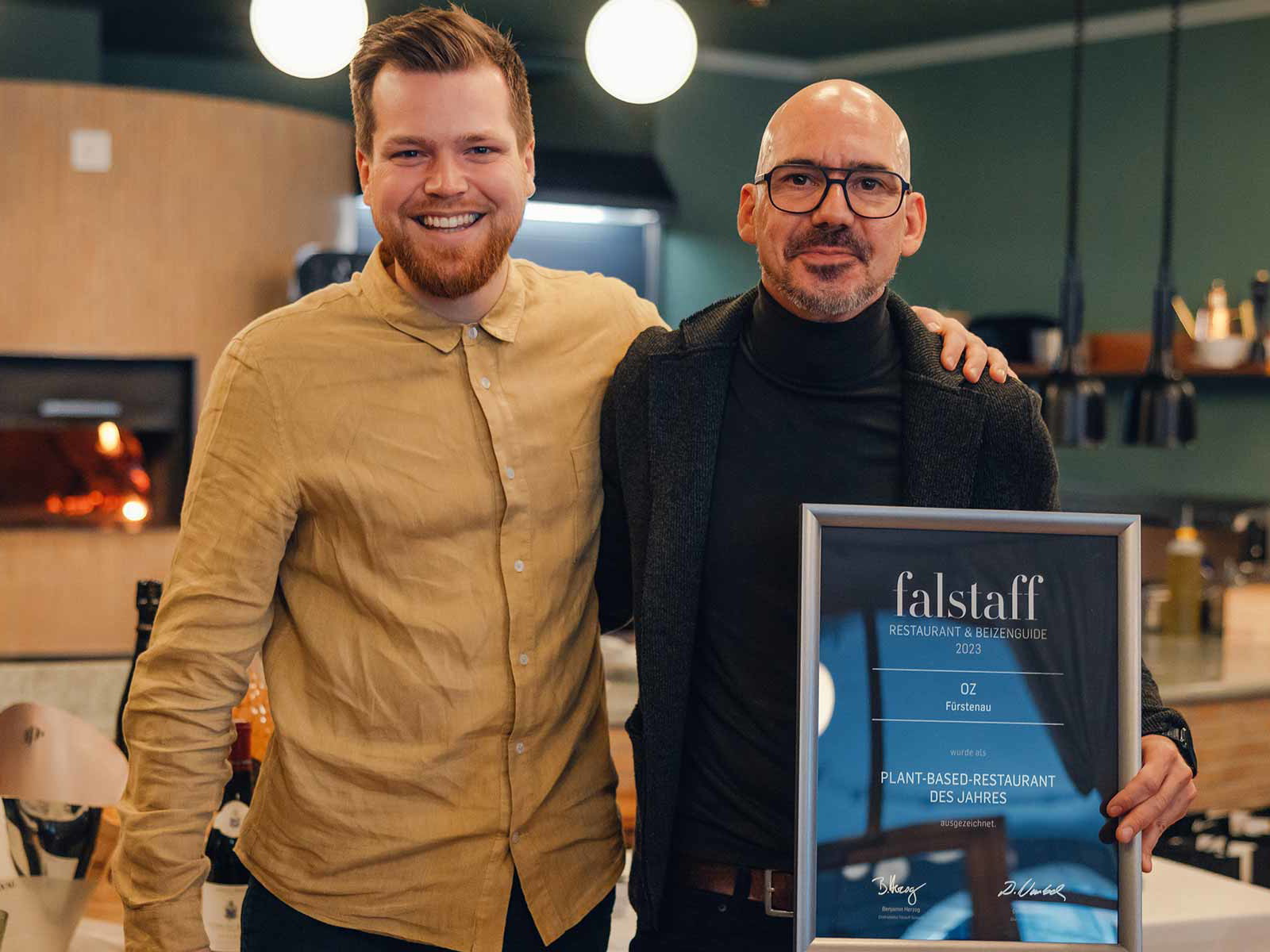 Eric Meier und Timo Fritsche vom Restaurant «Oz» in Fürstenau wurden Rahmen des neuen Restaurant- und Beizenguide ausgezeichnet.
