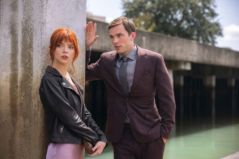 Anya Taylor-Joy (Margot) und Nicholas Hoult (Tyler) glänzen im Gourmet-Horror.