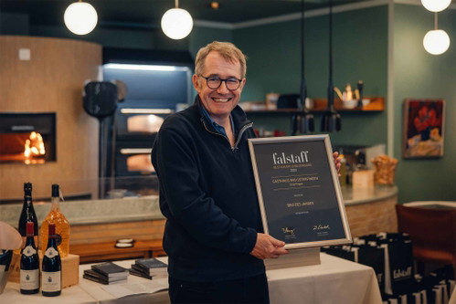Michael&nbsp;Meyer vom «Gasthaus Bad Osterfingen» nahm die Auszeichnung Beiz des Jahres entgegen.