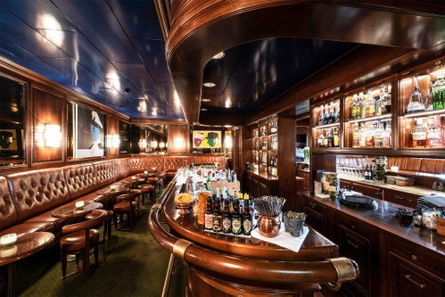 Die St. Galler «Einstein Bar» ist die Restaurantbar des Jahres.