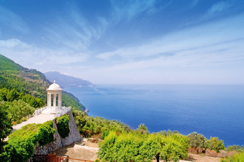 From the temple of the Son Marroig mansion near Deià you have a wonderful view of the sea.