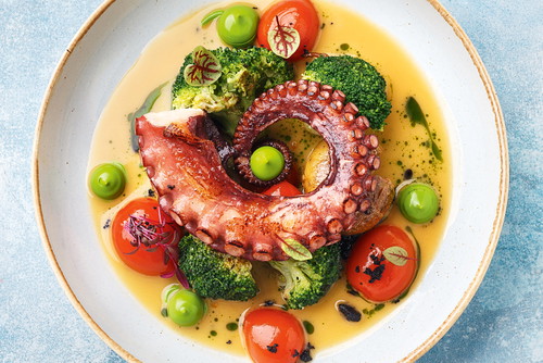 One of the specialities of the region is octopus. It is best eaten in butter sauce at Pau Navarro's Mercat Negre.
