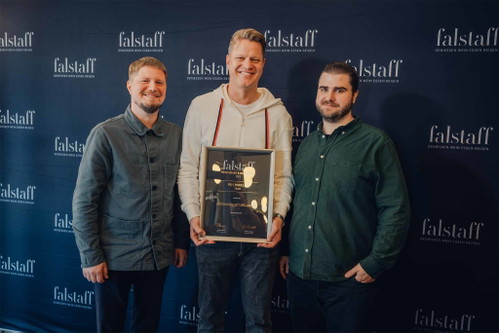 Rudi Bindella jr. (mitte) mit den Falstaff-Schweiz-Chefredaktoren Dominik Vombach und Benjamin Herzog.