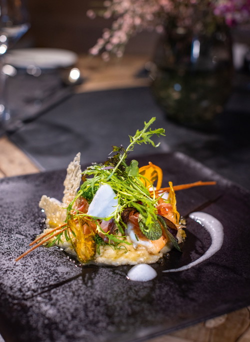 Slow food made from regional products is on the AreitLounge menu, and there is a breathtaking view from the sun terrace.