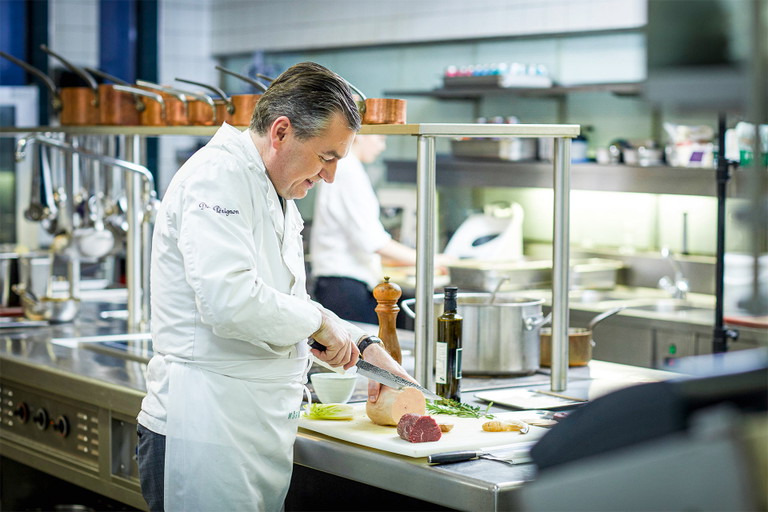 »Beide Seiten lernen ständig dazu.« Nicht nur die Küchenchefs, auch die Gäste sind in Sachen Geschmacksbildung heute wesentlich weiter als noch vor einigen Jahren, sagt Toni Mörwald.