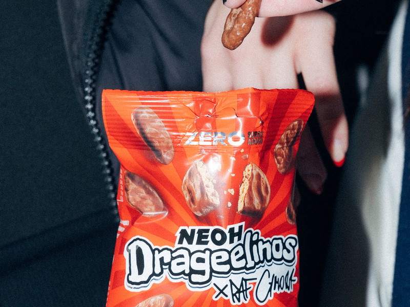 Die neuen Schoko-Kekse von Neoh und Raf Camora haben den Anspruch, für Genuss ohne schlechtes Gewissen und ohne Kompromisse im Geschmack zu sorgen.
