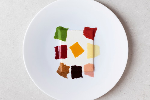 Aufs Essenzielle reduziert,&nbsp;aber immer farbenfroh und mit einem kleinen Schalk im Nacken: Eine »Panna cotta Matisse«.