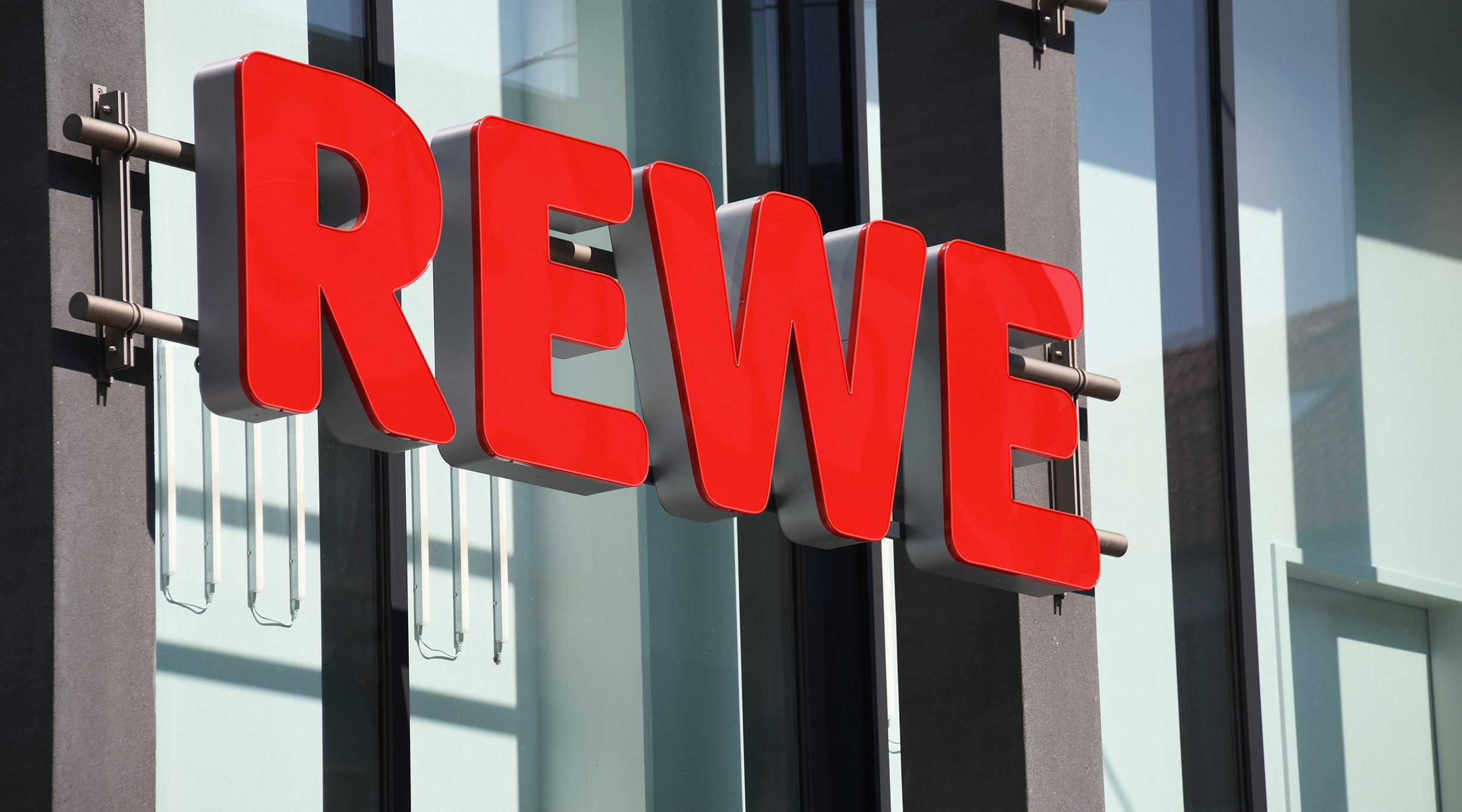 World Cup Qatar: German retail group Rewe gives sticker albums away for ...