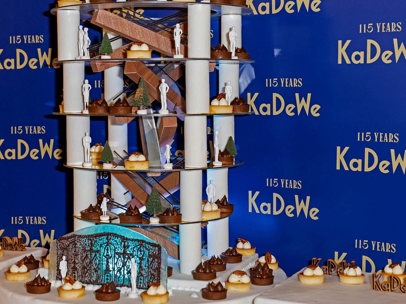 Die imposante Torte war eines der kulinarischen Highlights der Feier im KaDeWe.