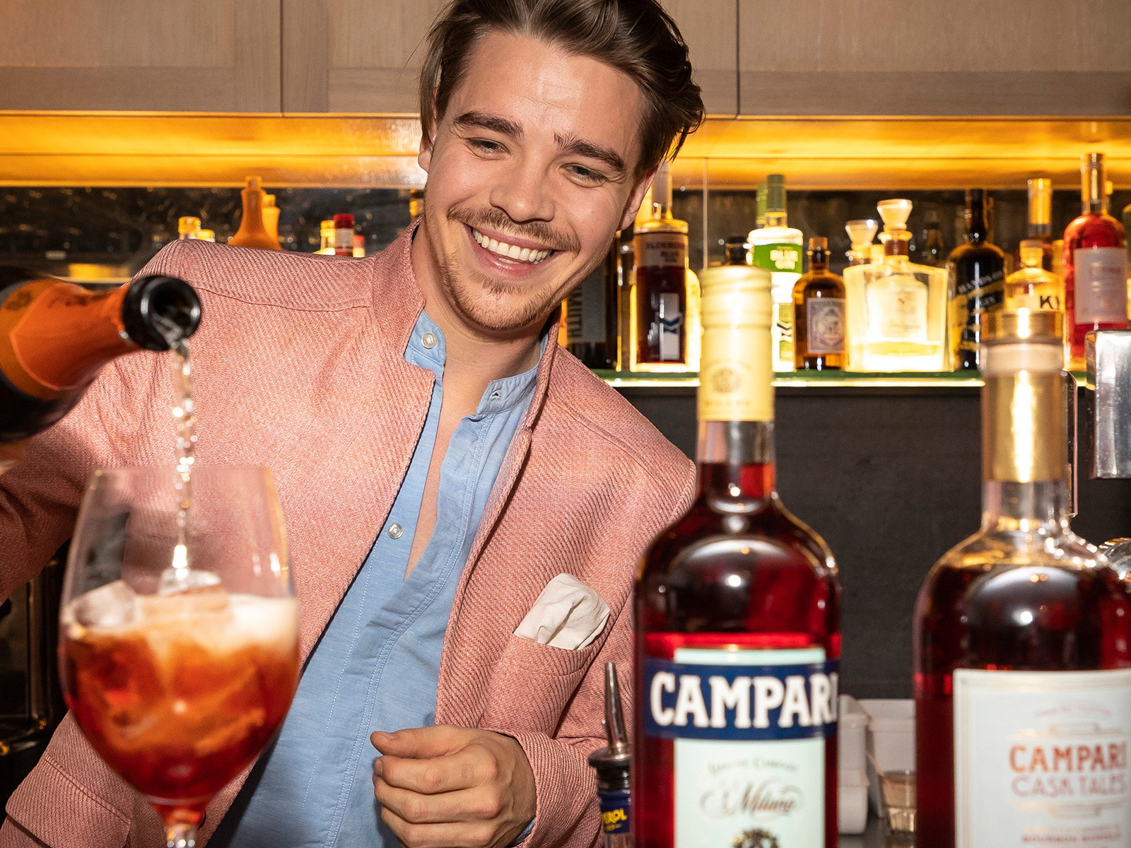 Er setzt den Negroni im »Arthotel Blaue Gans« in Szene: Barkeeper Daniel Hubmann.