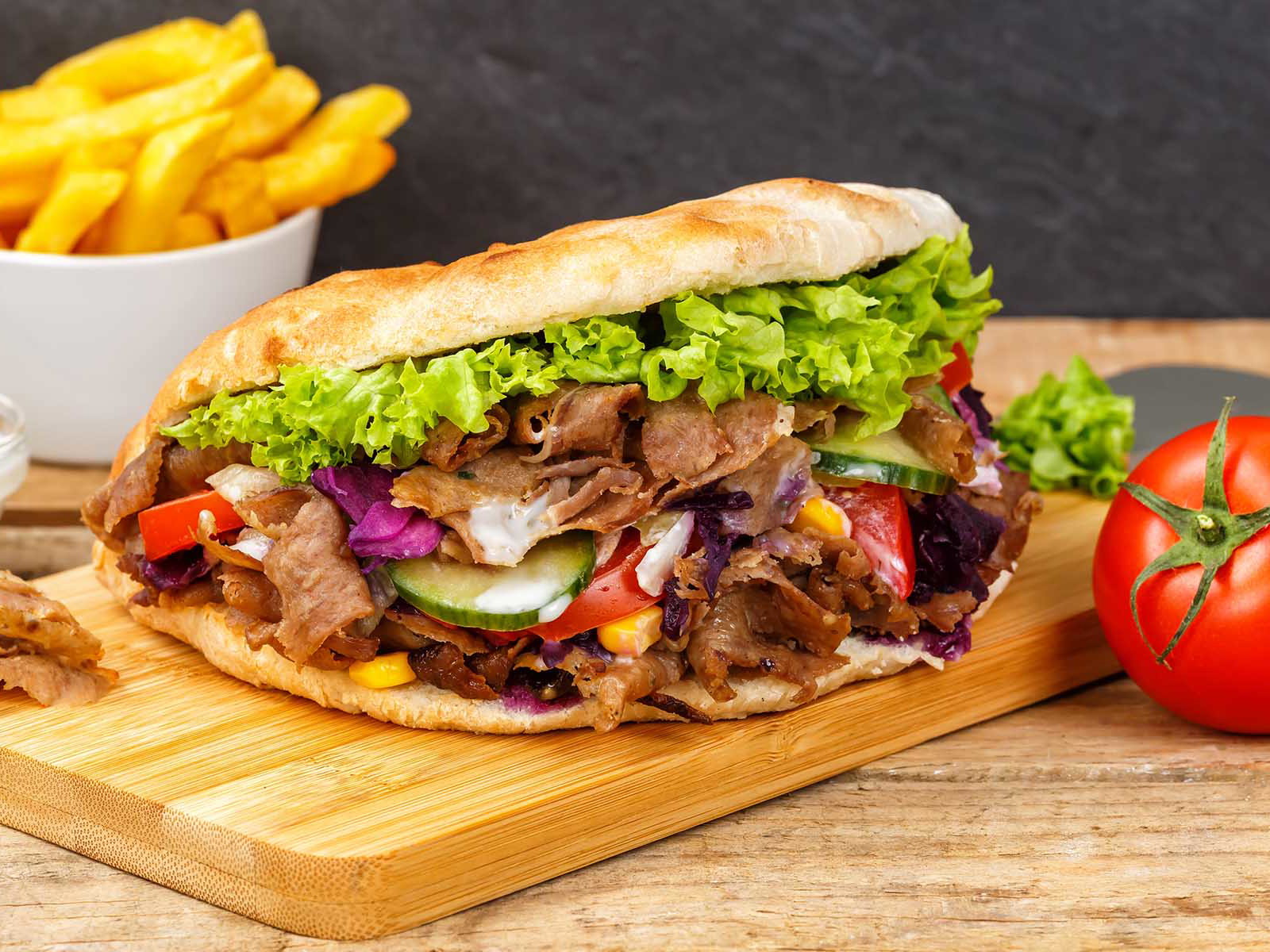 Rund ein Drittel der Deutschen isst mindestens ein Mal im Monat einen Döner.