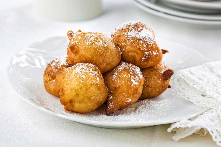 »Baba« – frittierte&nbsp;Teigbällchen.