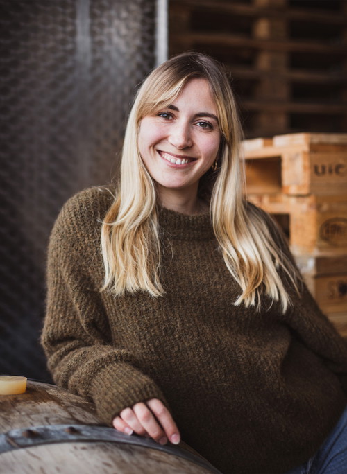 Charlotte Burgat von der Domaine de Chambleau. Das Weingut aus dem Kanton Neuenburg begeistert die Falstaff-Verkoster immer wieder aufs Neue.