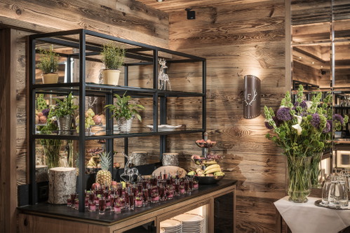 Das soeben erst in «Alpin Resort Sacher» umbenannte Fünf-Sterne-Superior-Haus in Seefeld bietet allerfeinste Kulinarik (Bilder unten) und jeden erdenklichen Luxus.