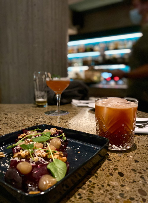 «Nomad Eatery».