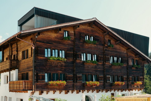 «Casa Mulania», Laax
Das «rocksresort» präsentierte im frisch renovierten Maissen-Chalet «Casa Mulania» vier neue Apartments in modernem Design und innovativem 360-Grad-Service: Vom persönlichen Skiguide, über das kulinarische Angebot, bis hin zu Spa-Erlebnissen.
casamulania.com
