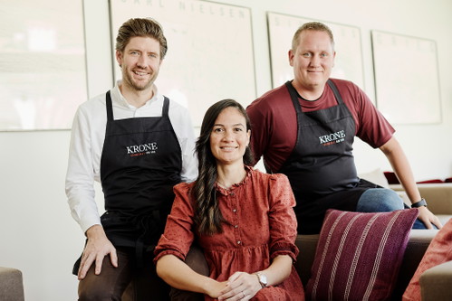 «Krone», La Punt
Das neue Team um Starchef James Baron hat die «Krone – Säumerei am Inn» in La Punt im Sommer 2022 übernommen. Auf der Karte: Neu gedachte alpine Gourmetküche.
krone-lapunt.ch