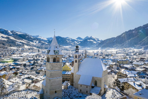 Kitzbühel, die Sportstadt: 233 Pistenkilometer hat die Gamsstadt ihren Gästen zu bieten, die von 57&nbsp;Liftanlagen und 60 Hütten erschlossen werden.
