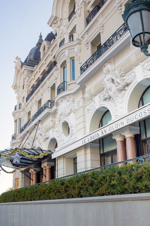 Im »Le Louis XV« können sich die Gäste nicht nur abends, sondern auch beim »Riviera-Lunch« verwöhnen lassen.