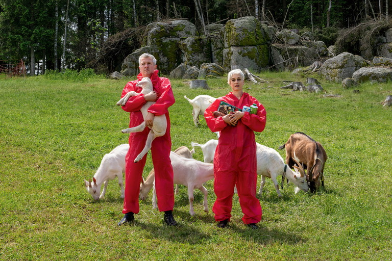 Gleichgültig ob viel Fleisch, kein Fleisch oder überhaupt etwas ganz Untraditionelles: Entscheidend ist, dass wir zu Weihnachten gemeinsam um den Tisch sitzen und entspannt miteinander essen – denn das ist das wichtigste Ritual, das wir Menschen haben.