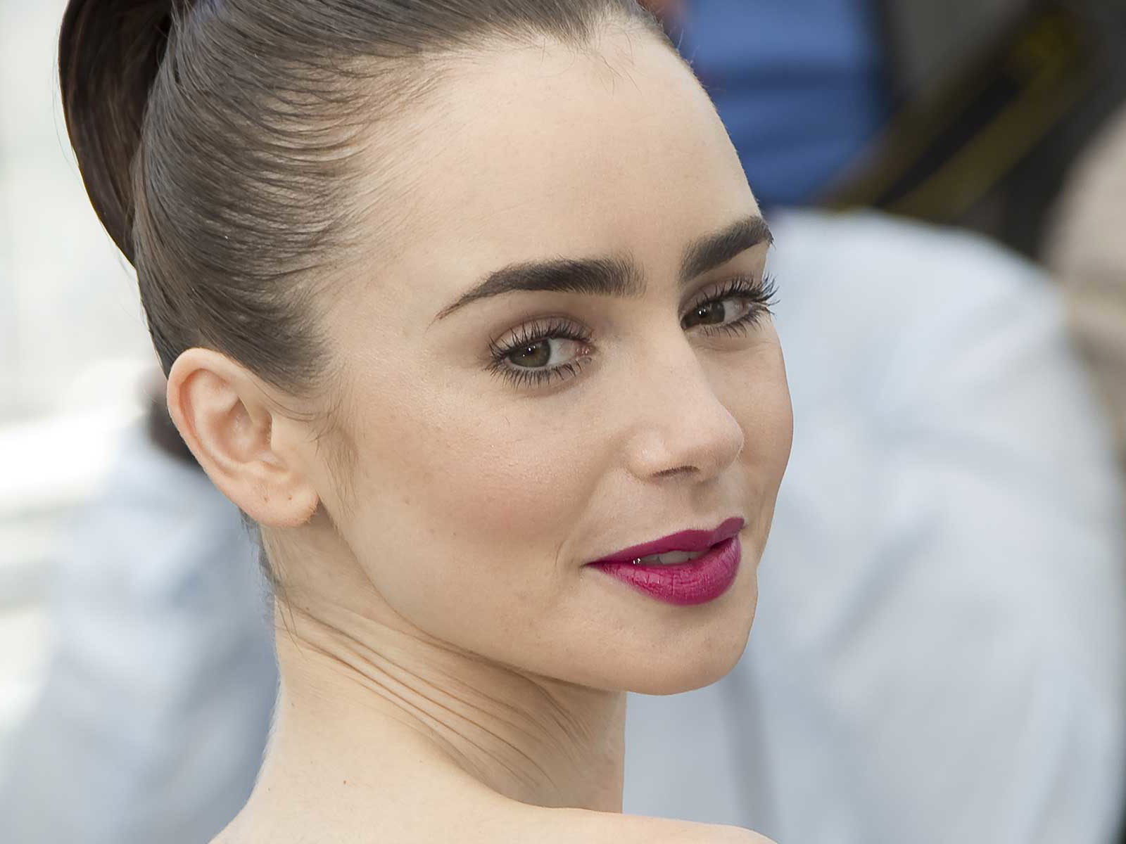 Die Hauptdarstellerin der Serie Lily Collins