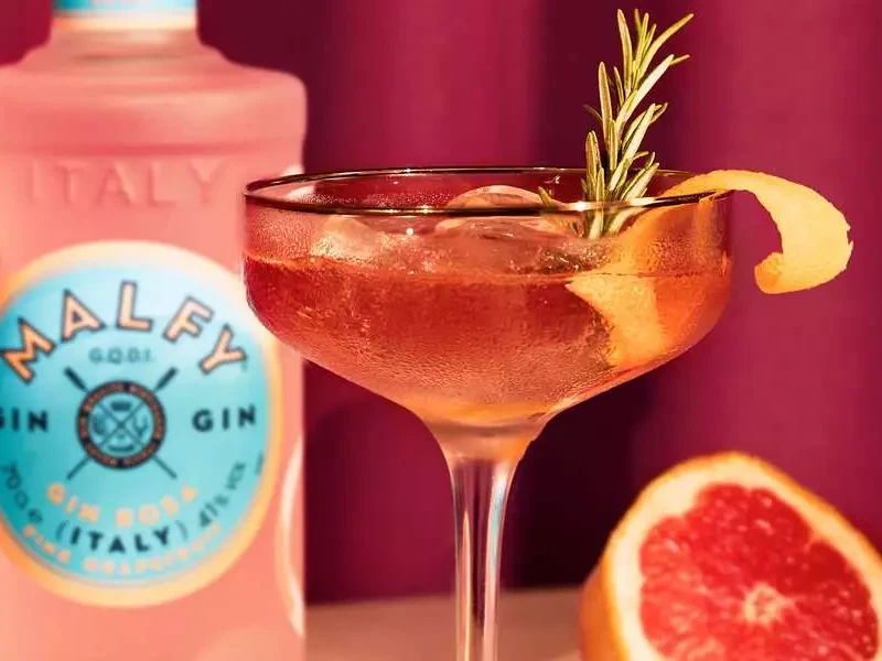 Fruchtig und winterlich: Der »Malfy Winter Cosmo« mit Gin eignet sich perfekt für Silvester.&nbsp;